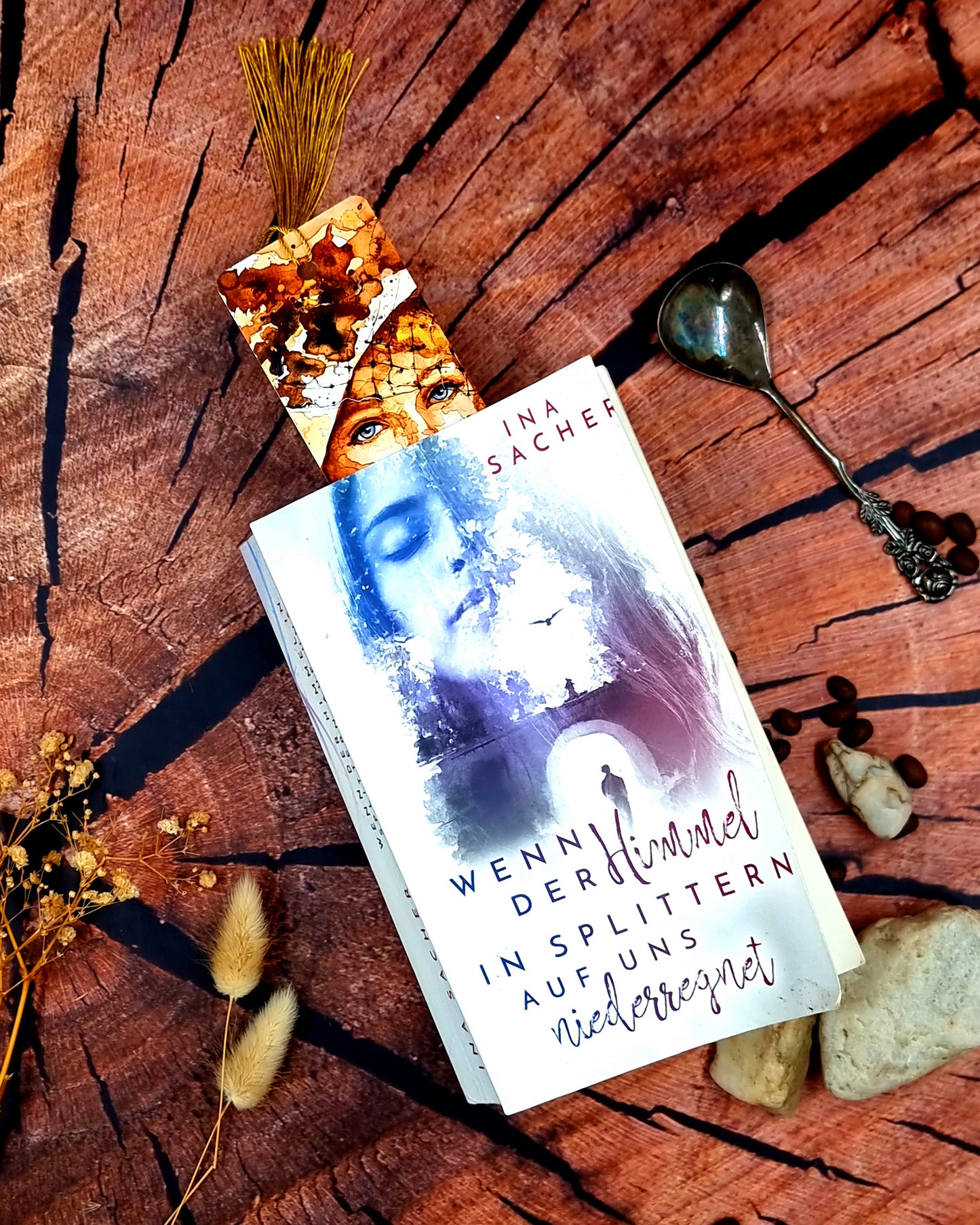 Lesezeichen mit Frauenportrait in Kaffee