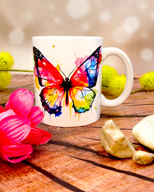 Tasse mit buntem Schmetterlingen