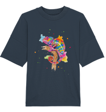 Lade das Bild in den Galerie-Viewer, Buntes Chamäleon  - Organic Oversize Shirt

