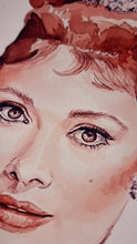 Lade das Bild in den Galerie-Viewer, Audrey Hepburn in Wein
