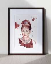 Lade das Bild in den Galerie-Viewer, Audrey Hepburn in Wein
