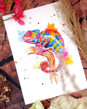 Lade das Bild in den Galerie-Viewer, Buntes Chamäleon in Aquarell - Farbenfroher Kunstdruck  - Chamäleon Freyja
