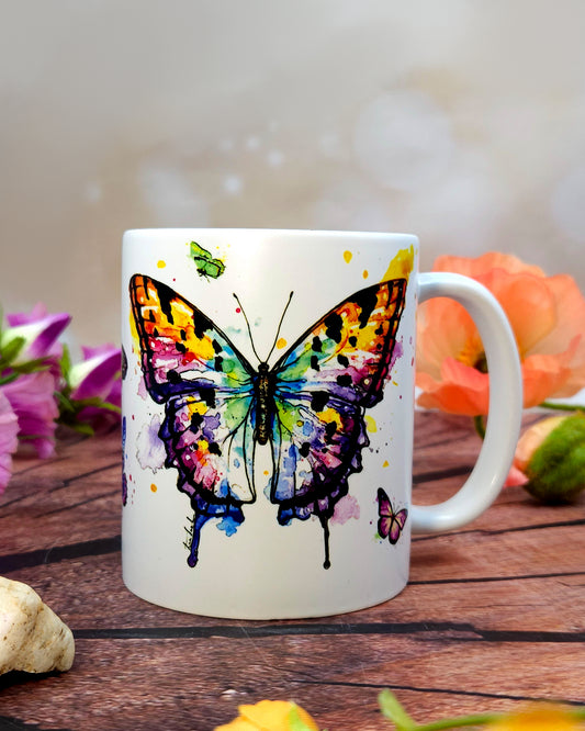 Bunte Tasse mit Schmetterlingen